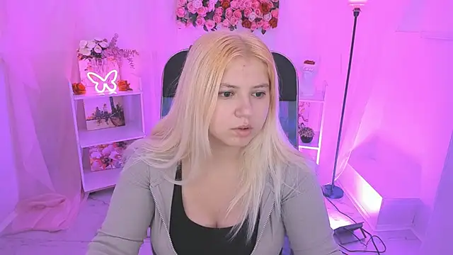 Snapshot of DiaAngell chatting on November 13, 2025, 7:29 pm DiaAngell online show from November 13, 2025, 7:29 pm