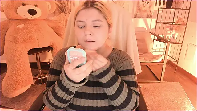 DiaAngell online show from January 12, 2026, 7:42 pm