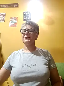 ilonna2025 online show from February 9, 2025, 12:39 am