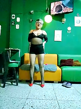 ilonna2025 online show from November 9, 2025, 8:07 am