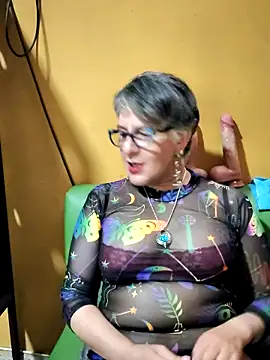 ilonna2025 online show from December 18, 2025, 10:57 pm