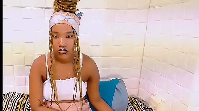 Snapshot of EroticSexyPrada chatting on March 13, 2025, 5:11 am EroticSexyPrada online show from March 13, 2025, 5:11 am