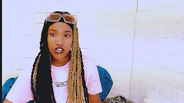 Snapshot of EroticSexyPrada chatting on March 19, 2025, 10:53 pm EroticSexyPrada online show from March 19, 2025, 10:53 pm