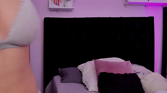 Snapshot of Paulina_Lopezz chatting on April 24, 2026, 8:33 pm Paulina Lopezz online show from April 24, 2026, 8:33 pm