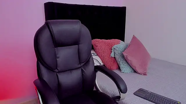 Paulina Lopezz online show from March 6, 2026, 8:37 pm