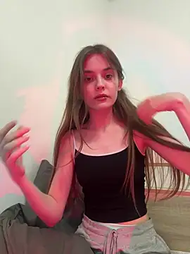 Snapshot of RayWillliams chatting on December 18, 2025, 6:23 pm RayWillliams online show from December 18, 2025, 6:23 pm