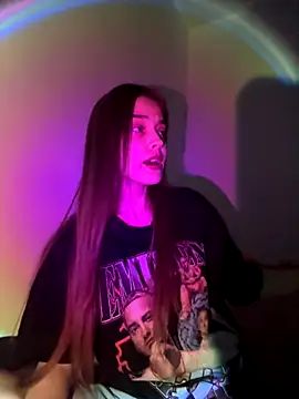 Snapshot of RayWillliams chatting on November 19, 2025, 12:05 pm RayWillliams online show from November 19, 2025, 12:05 pm