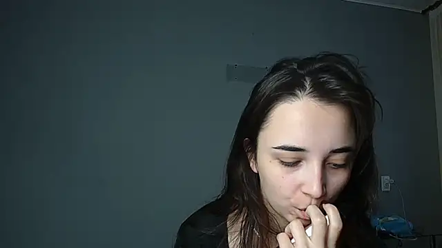 Eva Gloryy online show from November 18, 2025, 10:18 am