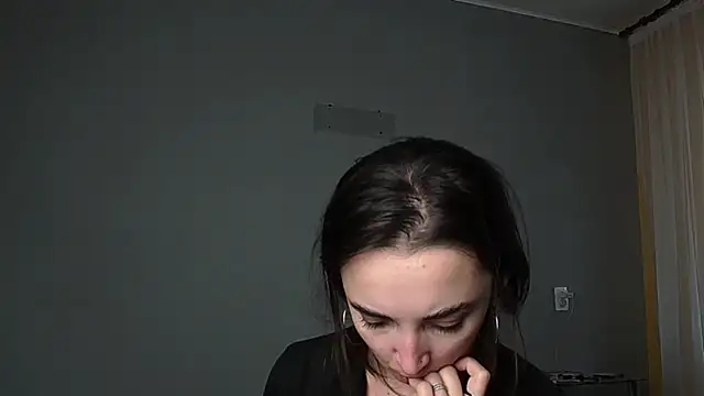 Eva Gloryy online show from April 6, 2026, 2:07 pm