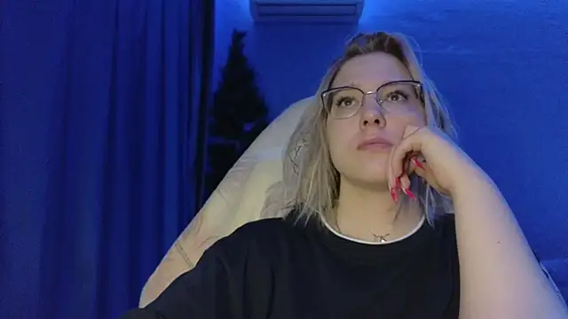 Snapshot of HotBrandyX chatting on December 14, 2025, 12:33 pm HotBrandyX online show from December 14, 2025, 12:33 pm