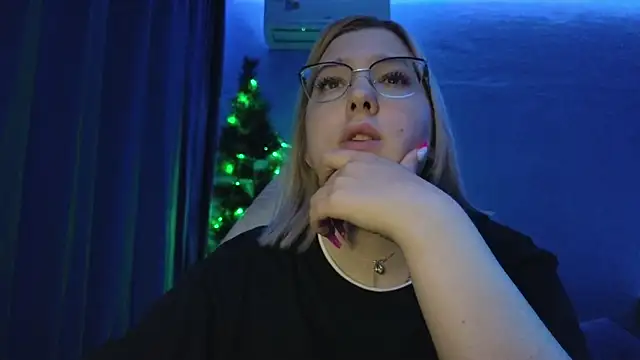 Snapshot of HotBrandyX chatting on December 15, 2025, 10:54 am HotBrandyX online show from December 15, 2025, 10:54 am