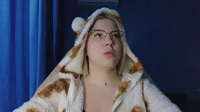 Snapshot of HotBrandyX chatting on October 3, 2025, 4:36 am HotBrandyX online show from October 3, 2025, 4:36 am