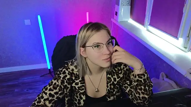 Snapshot of HotBrandyX chatting on March 9, 2025, 3:43 am HotBrandyX online show from March 9, 2025, 3:43 am