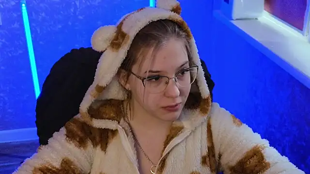 Snapshot of HotBrandyX chatting on March 10, 2025, 5:54 am HotBrandyX online show from March 10, 2025, 5:54 am