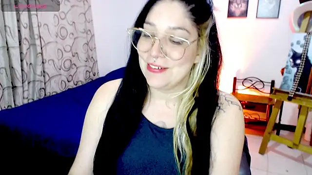 Snapshot of sharonnleon chatting on November 28, 2025, 3:17 am sharonnleon online show from November 28, 2025, 3:17 am