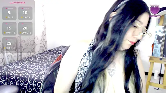 Snapshot of sharonnleon chatting on December 4, 2025, 3:22 pm sharonnleon online show from December 4, 2025, 3:22 pm