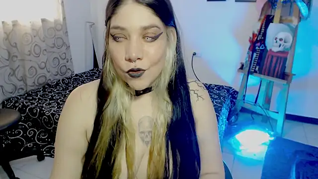 Snapshot of sharonnleon chatting on October 31, 2025, 9:22 pm sharonnleon online show from October 31, 2025, 9:22 pm