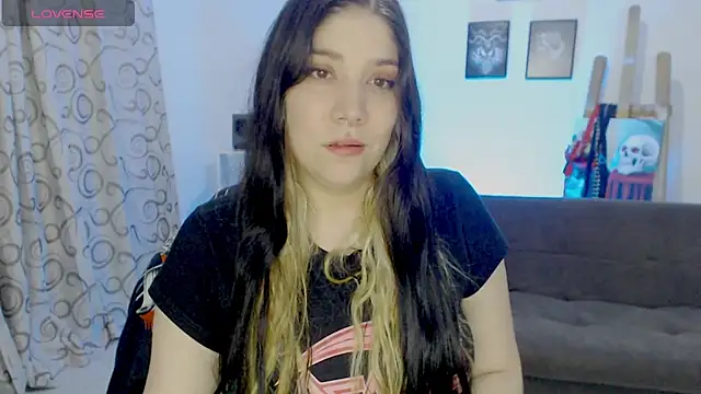 Snapshot of sharonnleon chatting on November 8, 2025, 11:52 pm sharonnleon online show from November 8, 2025, 11:52 pm