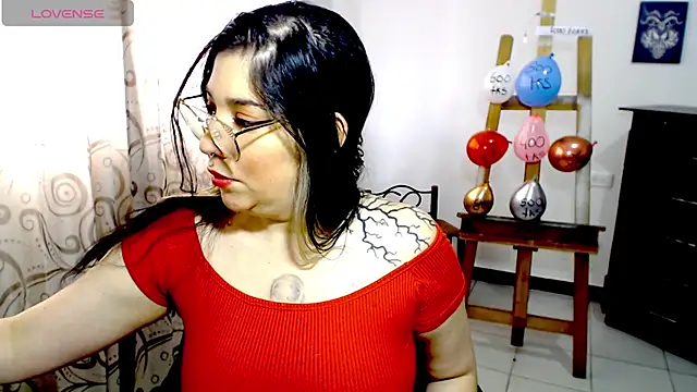 Snapshot of sharonnleon chatting on January 13, 2026, 4:22 pm sharonnleon online show from January 13, 2026, 4:22 pm