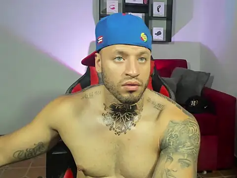 Snapshot of dereckgreen chatting on March 16, 2025, 12:34 am dereckgreen online show from March 16, 2025, 12:34 am