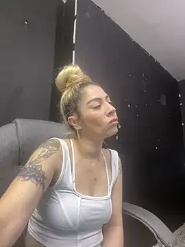 viktoria davis  online show from March 11, 2025, 9:48 pm