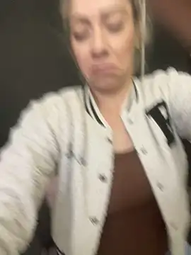 viktoria davis  online show from November 26, 2025, 12:43 am