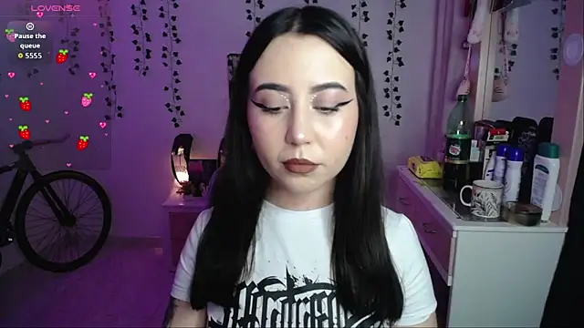 Snapshot of _codeline chatting on December 19, 2025, 4:49 am codeline online show from December 19, 2025, 4:49 am