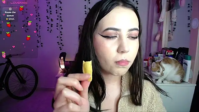 Snapshot of _codeline chatting on December 23, 2025, 1:38 am codeline online show from December 23, 2025, 1:38 am