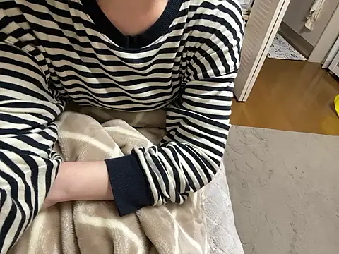 Snapshot of riri_riri_jp chatting on March 15, 2026, 1:29 pm riri riri jp online show from March 15, 2026, 1:29 pm