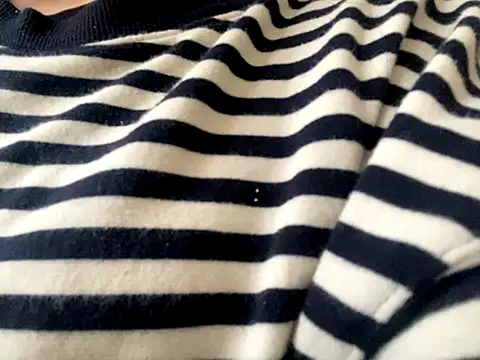 Snapshot of riri_riri_jp chatting on November 16, 2025, 2:49 am riri riri jp online show from November 16, 2025, 2:49 am