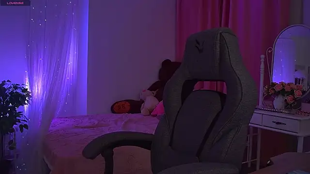 DakotaaJohnnson online show from October 27, 2025, 11:44 am