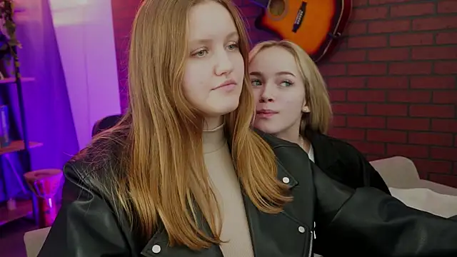 DakotaaJohnnson online show from September 25, 2025, 12:55 pm