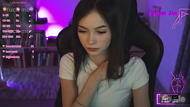 DakotaaJohnnson online show from March 22, 2025, 12:04 pm