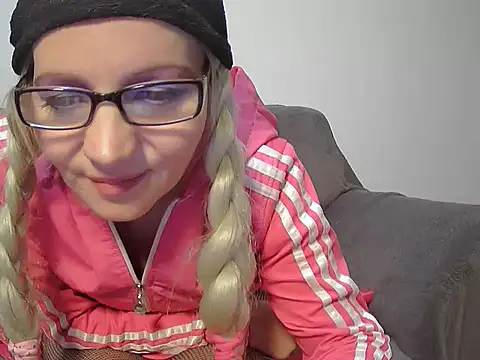 Snapshot of SlavicScarlett chatting on January 21, 2025, 5:27 am SlavicScarlett online show from January 21, 2025, 5:27 am