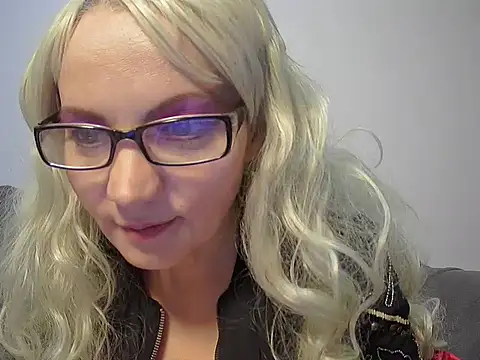 Snapshot of SlavicScarlett chatting on January 22, 2025, 5:05 am SlavicScarlett online show from January 22, 2025, 5:05 am