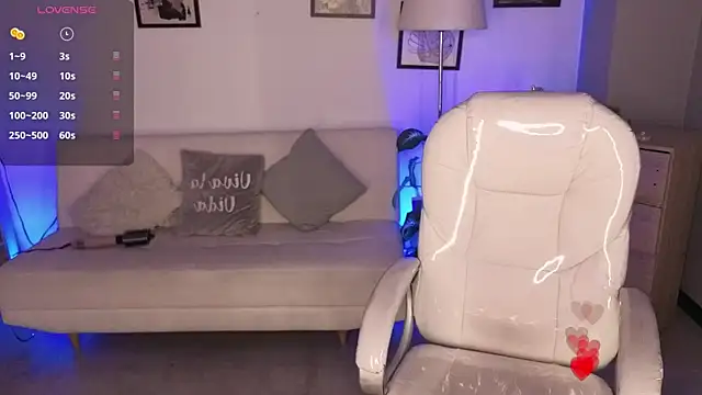 Nicole Foxx  online show from March 30, 2026, 8:21 pm