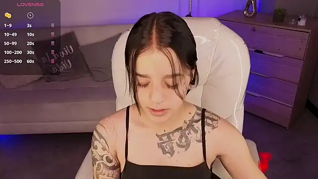 Nicole Foxx  online show from March 24, 2026, 8:31 pm