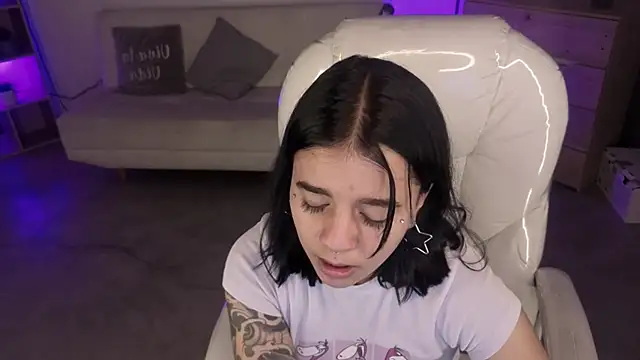 Snapshot of Nicole_Foxx_ chatting on January 9, 2026, 7:10 pm Nicole Foxx online show from January 9, 2026, 7:10 pm