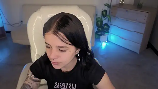 Snapshot of Nicole_Foxx_ chatting on December 19, 2025, 7:38 pm Nicole Foxx online show from December 19, 2025, 7:38 pm