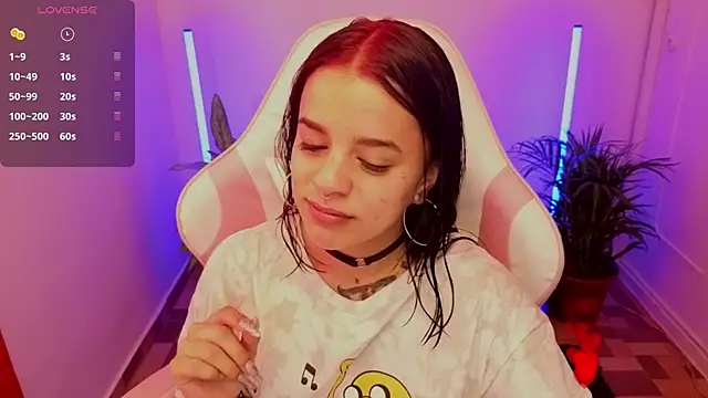 Snapshot of Nicole_Foxx_ chatting on May 11, 2026, 4:48 pm Nicole Foxx online show from May 11, 2026, 4:48 pm