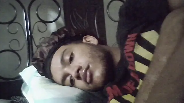 Snapshot of DanteAndKyle chatting on December 20, 2025, 11:40 pm DanteAndKyle online show from December 20, 2025, 11:40 pm