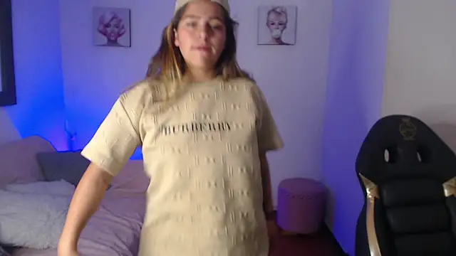 Kitten Cam online show from December 21, 2025, 12:18 pm