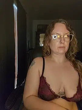 Snapshot of TattedMamaXOXO chatting on April 7, 2026, 4:53 pm TattedMamaXOXO online show from April 7, 2026, 4:53 pm