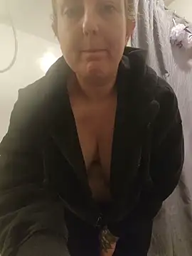 Snapshot of TattedMamaXOXO chatting on April 6, 2026, 1:56 pm TattedMamaXOXO online show from April 6, 2026, 1:56 pm