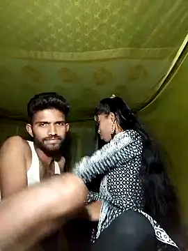 Hot couple 1 online show from March 18, 2025, 5:23 pm