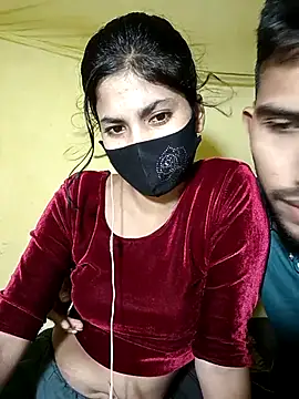 Hot couple 1 online show from October 3, 2025, 6:20 pm