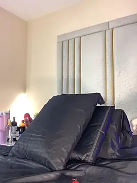 Snapshot of Liincostelloo chatting on December 1, 2025, 7:37 pm Liincostelloo online show from December 1, 2025, 7:37 pm