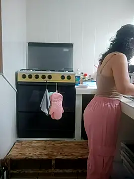 GinnyDelice online show from February 14, 2025, 6:40 pm