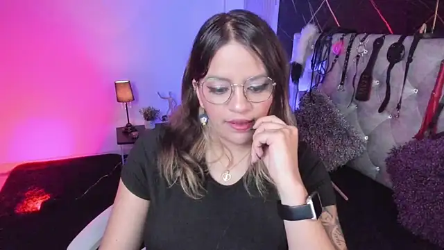 Snapshot of victoria__floyd chatting on May 1, 2026, 9:42 pm victoria floyd online show from May 1, 2026, 9:42 pm