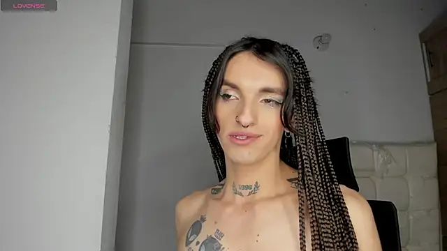 Snapshot of CharlotteWings chatting on February 22, 2025, 12:16 am CharlotteWings online show from February 22, 2025, 12:16 am